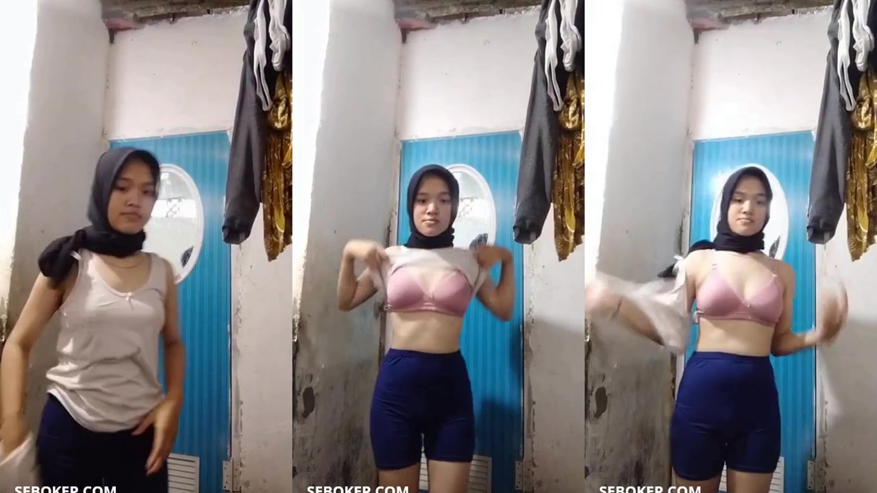 Ukhhty Colok Memek Dengan Timun