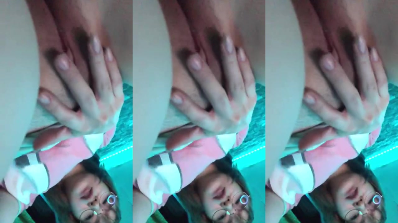 Chindo Cantik Kacamata Meki Gundul Colmek