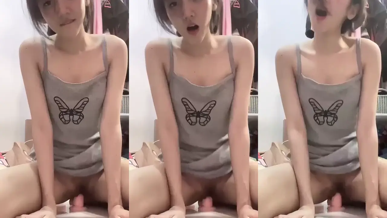 Cewe Manis Banget Memeknya Dimasukin Dildo Panjang